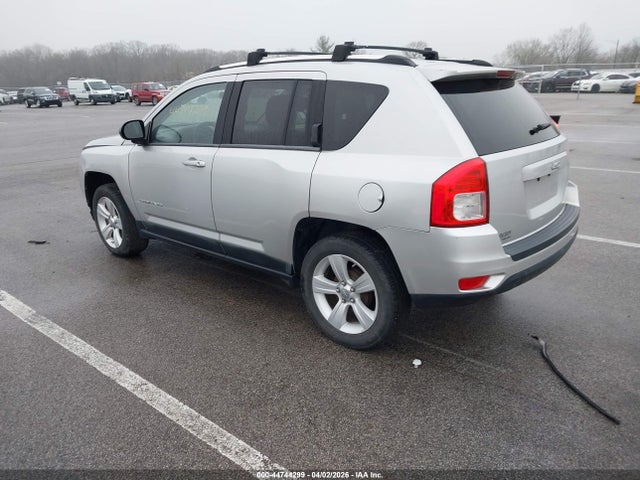2011 JEEP COMPASS 1J4NT1FB5BD176706 Photo 2