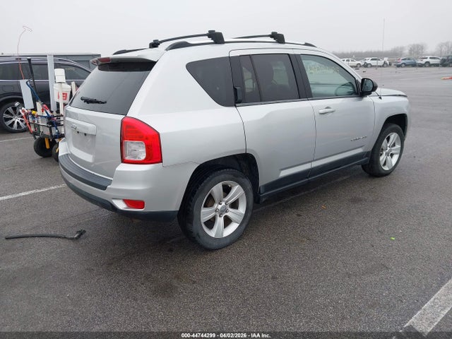 2011 JEEP COMPASS 1J4NT1FB5BD176706 Photo 3