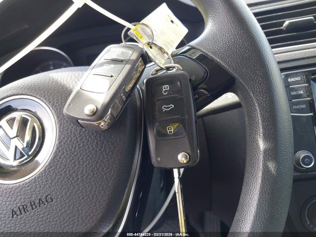 44744325 :رقم المزاد ، 3VW2B7AJ7HM335684 vin ، 2017 Volkswagen Jetta 1.4t S مزاد بيع