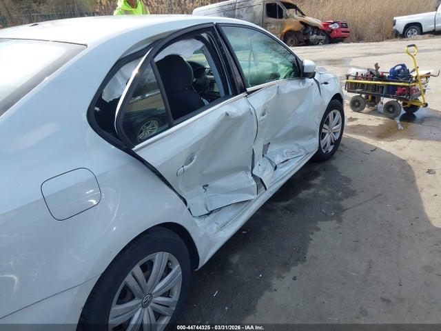 44744325 :رقم المزاد ، 3VW2B7AJ7HM335684 vin ، 2017 Volkswagen Jetta 1.4t S مزاد بيع