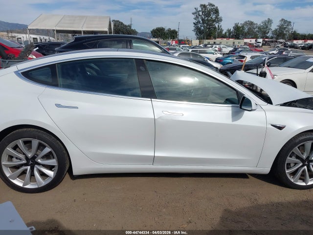 Продаж на аукціоні авто 2018 Tesla Model 3 Long Range/mid Range, vin: 5YJ3E1EA9JF050677, номер лоту: 44744334