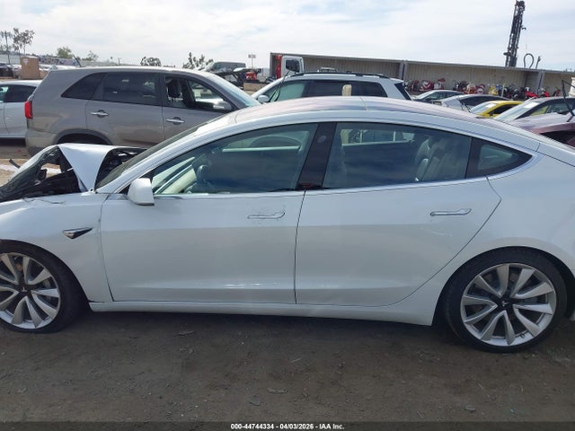 Продаж на аукціоні авто 2018 Tesla Model 3 Long Range/mid Range, vin: 5YJ3E1EA9JF050677, номер лоту: 44744334