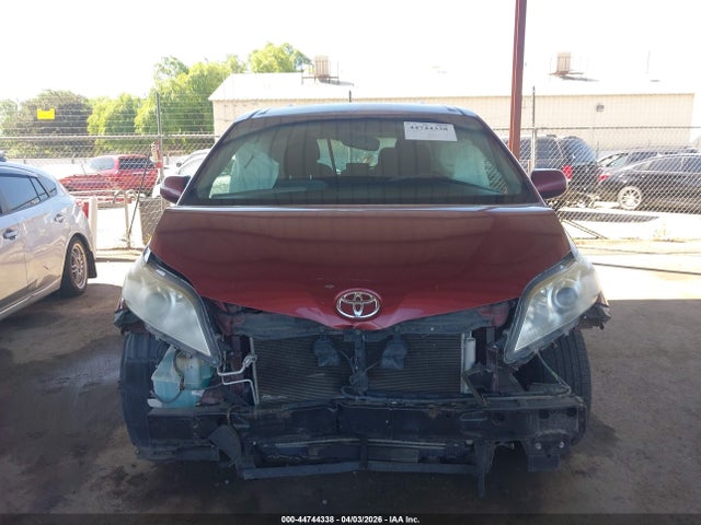 5TDKZ3DC5HS804758 Toyota Sienna Le 8 Passenger