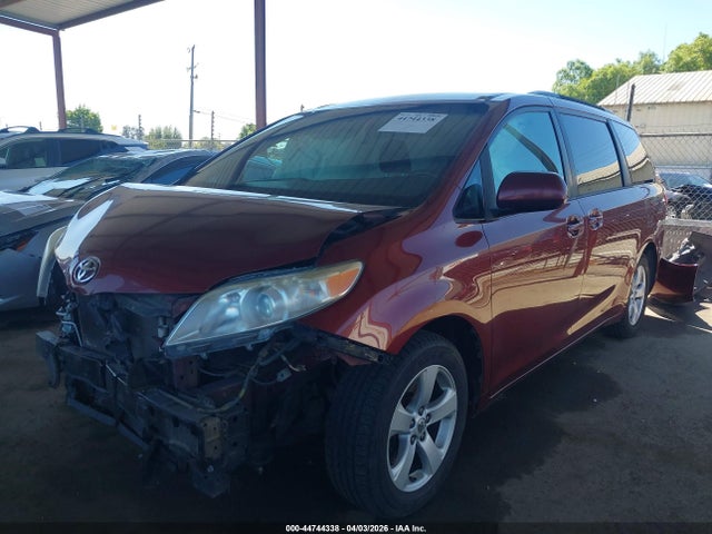 2017 TOYOTA SIENNA 5TDKZ3DC5HS804758 Photo 1