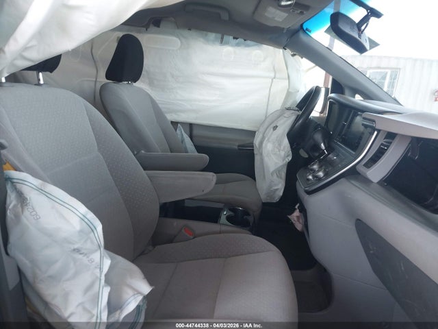 2017 TOYOTA SIENNA 5TDKZ3DC5HS804758 Photo 4
