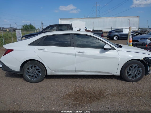 44744343 :رقم المزاد ، KMHLM4DGXRU797293 vin ، 2024 Hyundai Elantra Sel مزاد بيع