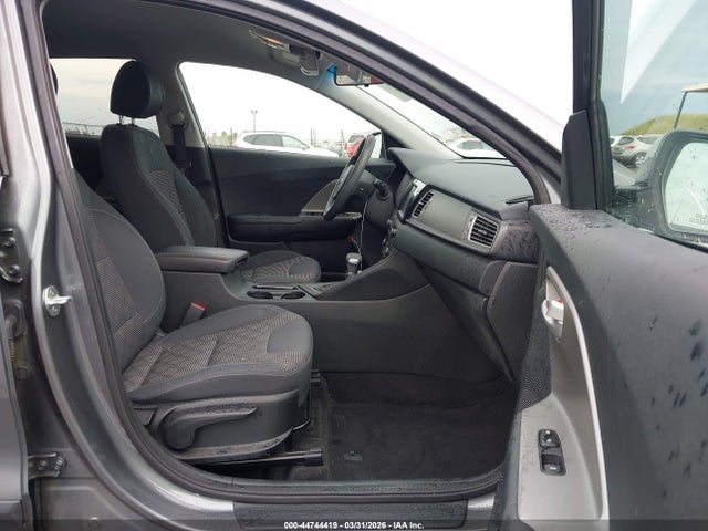 KNDCB3LC6J5128391 KIA NIRO LX