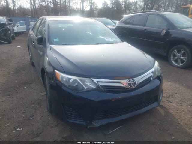 44744447 :رقم المزاد ، 4T4BF1FK4DR326034 vin ، 2013 Toyota Camry Le مزاد بيع