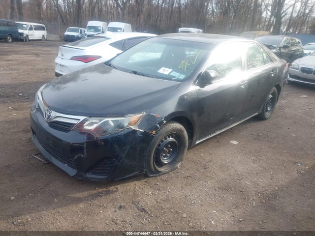 44744447 :رقم المزاد ، 4T4BF1FK4DR326034 vin ، 2013 Toyota Camry Le مزاد بيع