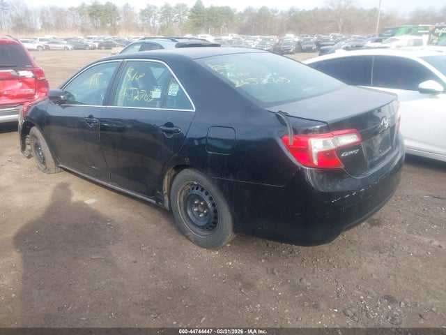 44744447 :رقم المزاد ، 4T4BF1FK4DR326034 vin ، 2013 Toyota Camry Le مزاد بيع