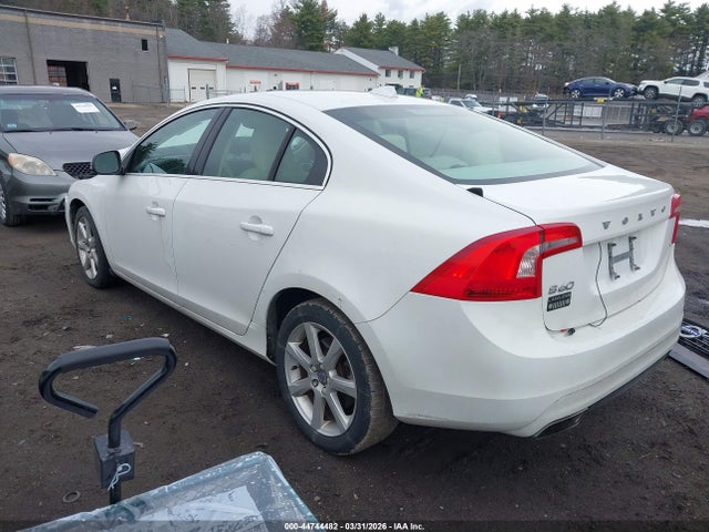 Volvo S60 T5 Drive-e Premier 2016 YV126MFK9G2390967 Image 3