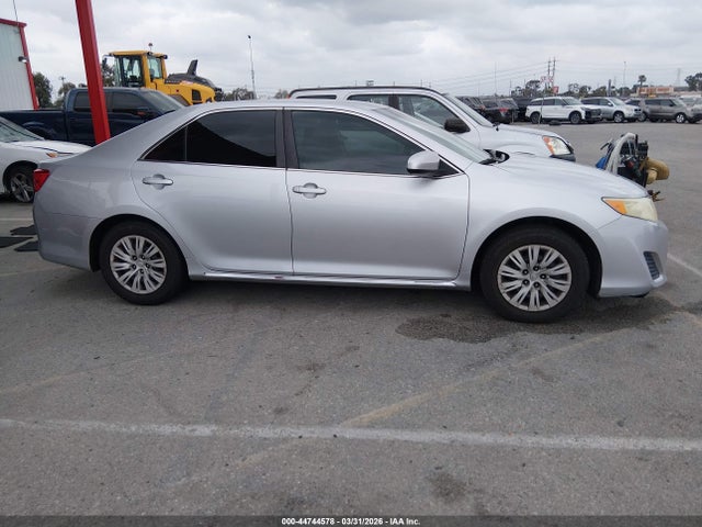 4T4BF1FK8ER417826 Toyota CAMRY LE