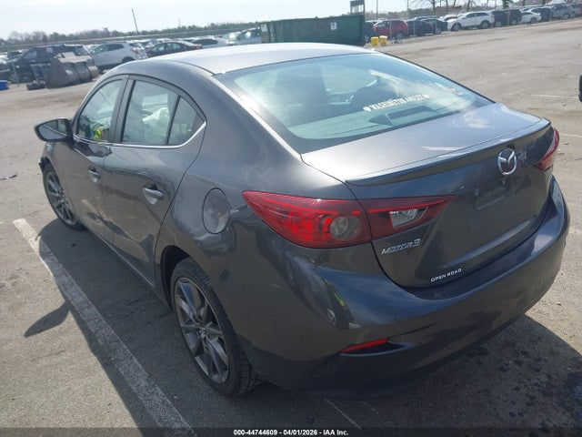 Продаж на аукціоні авто 2018 Mazda Mazda3 Touring, vin: 3MZBN1V30JM265967, номер лоту: 44744609