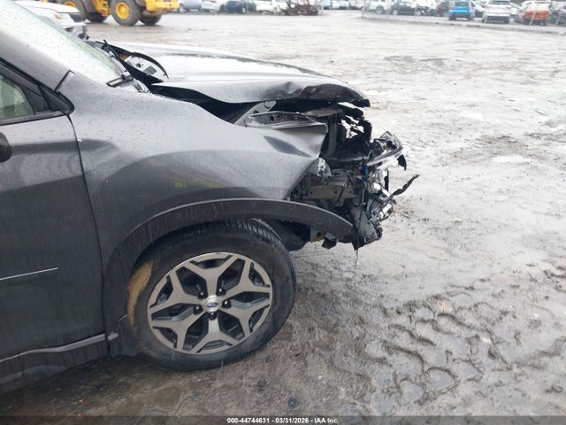 44744631 :رقم المزاد ، JF2SKAJC5LH445570 vin ، 2020 Subaru Forester Premium مزاد بيع