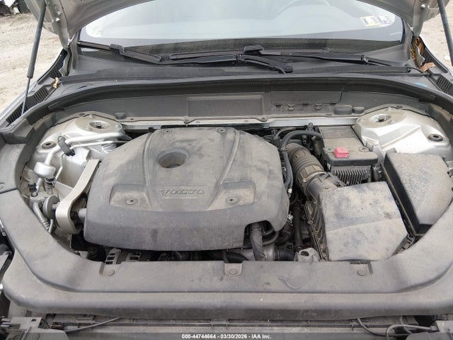 2018 VOLVO XC60 LYVA22RKXJB105180 Photo 9