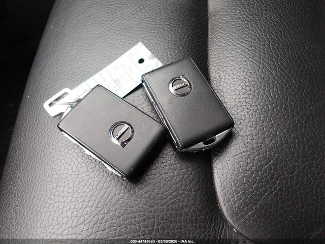 2018 VOLVO XC60 LYVA22RKXJB105180 Photo 10