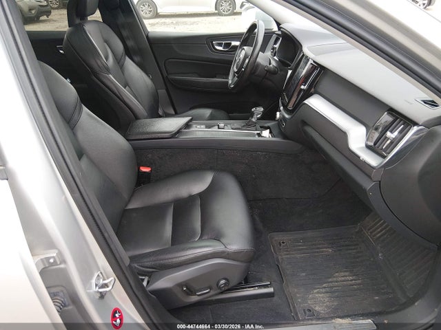 2018 VOLVO XC60 LYVA22RKXJB105180 Photo 4