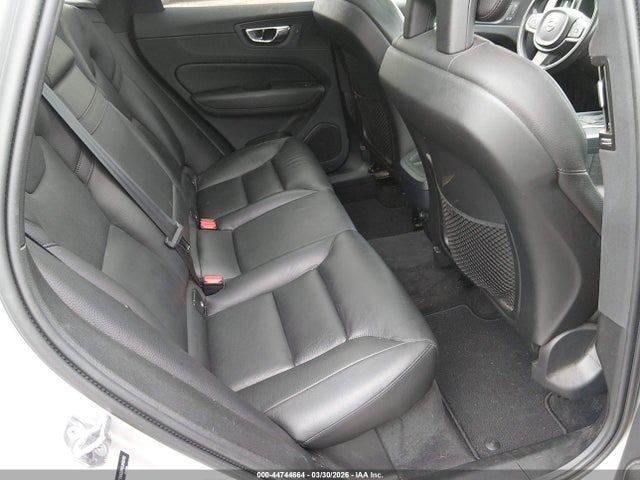 2018 VOLVO XC60 LYVA22RKXJB105180 Photo 7