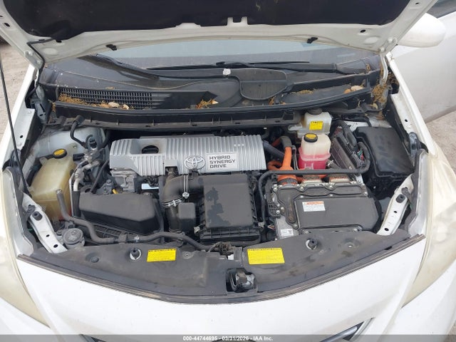 JTDZN3EU1E3324053 Toyota Prius V Five