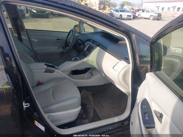 2015 TOYOTA PRIUS JTDKN3DU2F1967124 Photo 4