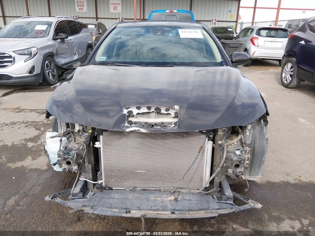 2019 Toyota Camry Le მანქანა იყიდება აუქციონზე, vin: 4T1B11HK5KU743553, აუქციონის ნომერი: 44744790