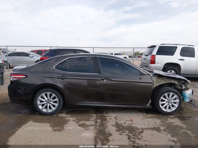 2019 Toyota Camry Le მანქანა იყიდება აუქციონზე, vin: 4T1B11HK5KU743553, აუქციონის ნომერი: 44744790