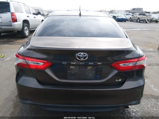2019 Toyota Camry Le მანქანა იყიდება აუქციონზე, vin: 4T1B11HK5KU743553, აუქციონის ნომერი: 44744790