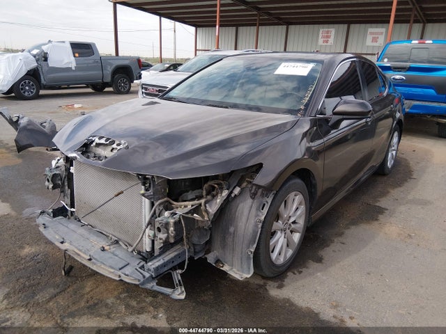 2019 Toyota Camry Le მანქანა იყიდება აუქციონზე, vin: 4T1B11HK5KU743553, აუქციონის ნომერი: 44744790