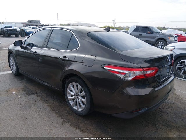 2019 Toyota Camry Le მანქანა იყიდება აუქციონზე, vin: 4T1B11HK5KU743553, აუქციონის ნომერი: 44744790