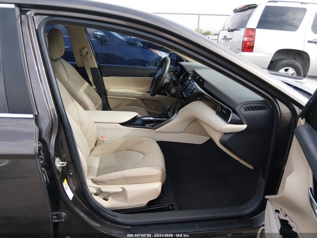 2019 Toyota Camry Le მანქანა იყიდება აუქციონზე, vin: 4T1B11HK5KU743553, აუქციონის ნომერი: 44744790
