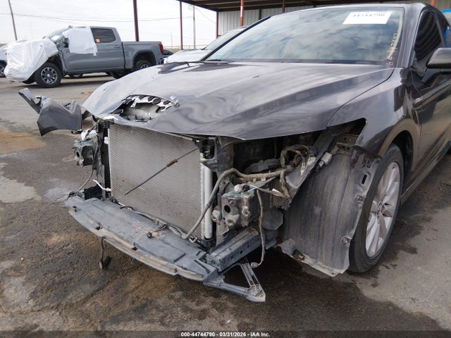 2019 Toyota Camry Le მანქანა იყიდება აუქციონზე, vin: 4T1B11HK5KU743553, აუქციონის ნომერი: 44744790