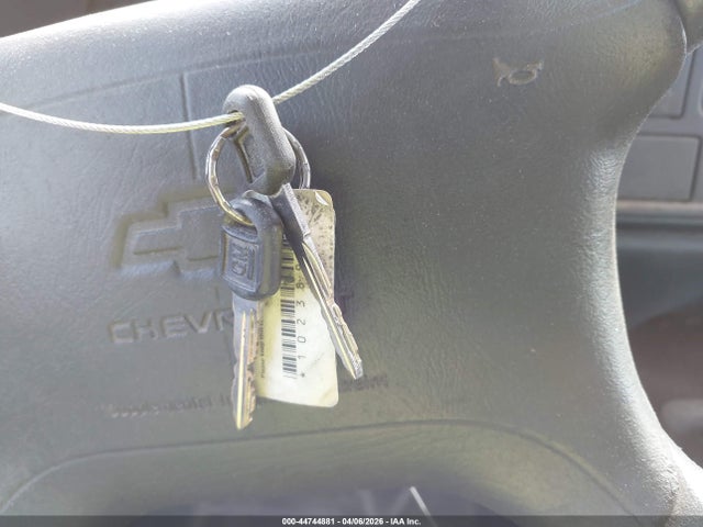 Продаж на аукціоні авто 1996 Chevrolet Gmt-400 C1500, vin: 2GCEC19W9T1110063, номер лоту: 44744881