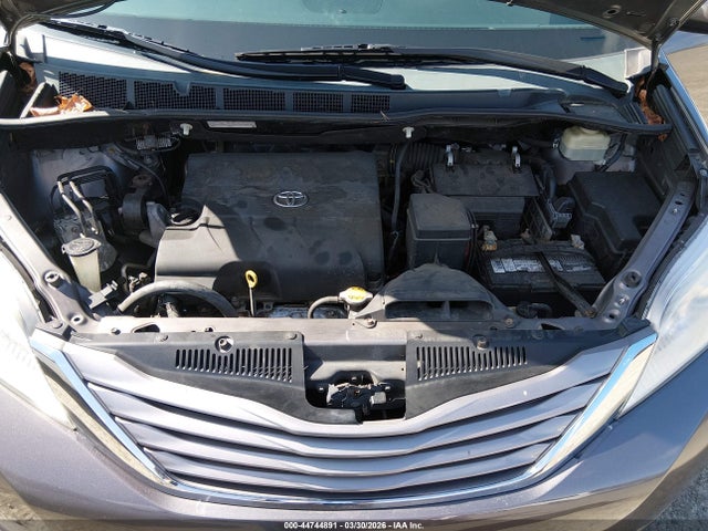 5TDYK3DC9FS585105 Toyota Sienna Xle 8 Passenger