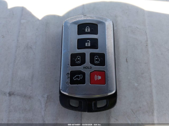 5TDYK3DC9FS585105 Toyota Sienna Xle 8 Passenger