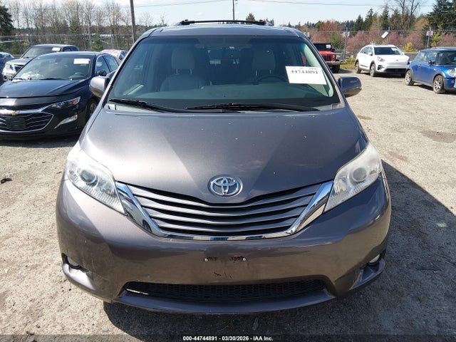 5TDYK3DC9FS585105 Toyota Sienna Xle 8 Passenger