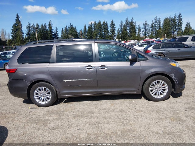 5TDYK3DC9FS585105 Toyota Sienna Xle 8 Passenger