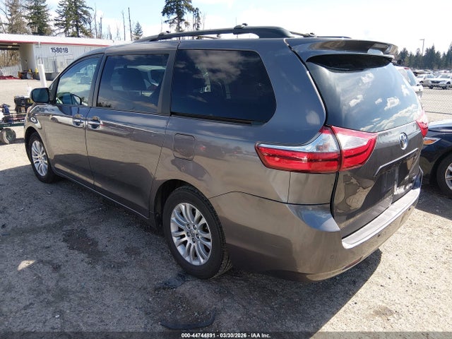 5TDYK3DC9FS585105 Toyota Sienna Xle 8 Passenger