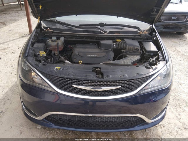 2017 Chrysler Pacifica Touring-l მანქანა იყიდება აუქციონზე, vin: 2C4RC1BG2HR657866, აუქციონის ნომერი: 44744963