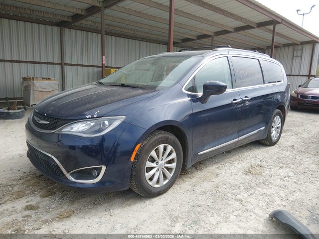 2017 Chrysler Pacifica Touring-l მანქანა იყიდება აუქციონზე, vin: 2C4RC1BG2HR657866, აუქციონის ნომერი: 44744963