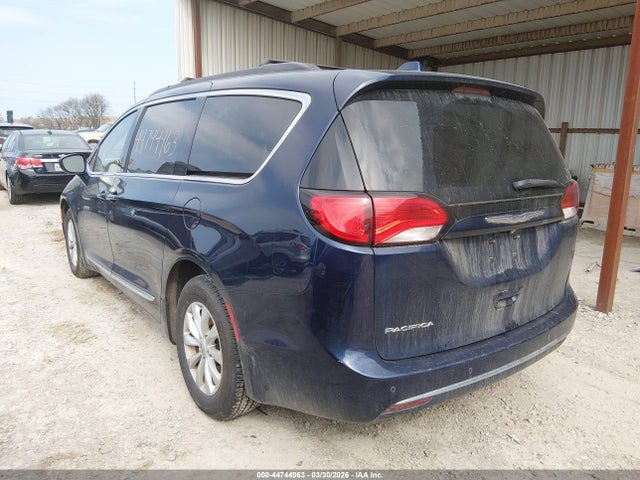 2017 Chrysler Pacifica Touring-l მანქანა იყიდება აუქციონზე, vin: 2C4RC1BG2HR657866, აუქციონის ნომერი: 44744963