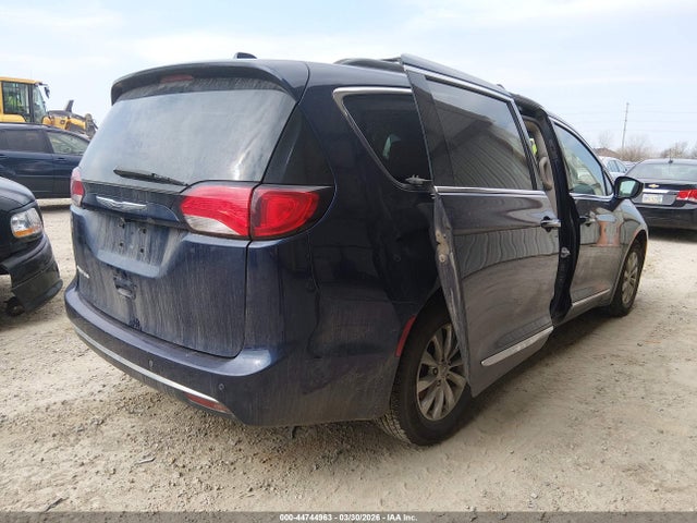 2017 Chrysler Pacifica Touring-l მანქანა იყიდება აუქციონზე, vin: 2C4RC1BG2HR657866, აუქციონის ნომერი: 44744963