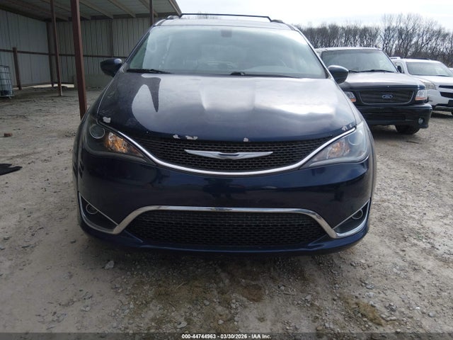 2017 Chrysler Pacifica Touring-l მანქანა იყიდება აუქციონზე, vin: 2C4RC1BG2HR657866, აუქციონის ნომერი: 44744963