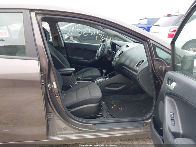 2017 KIA FORTE 3KPFL4A75HE058192 Photo 4