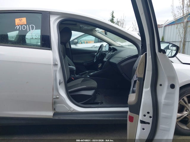1FADP3K27EL332171 Ford FOCUS SE