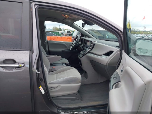 Продаж на аукціоні авто 2019 Toyota Sienna Le 8 Passenger, vin: 5TDKZ3DC2KS987138, номер лоту: 44745040