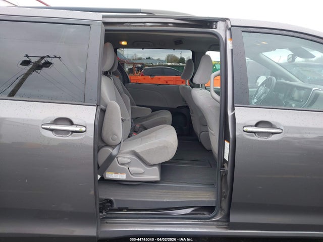 Продаж на аукціоні авто 2019 Toyota Sienna Le 8 Passenger, vin: 5TDKZ3DC2KS987138, номер лоту: 44745040