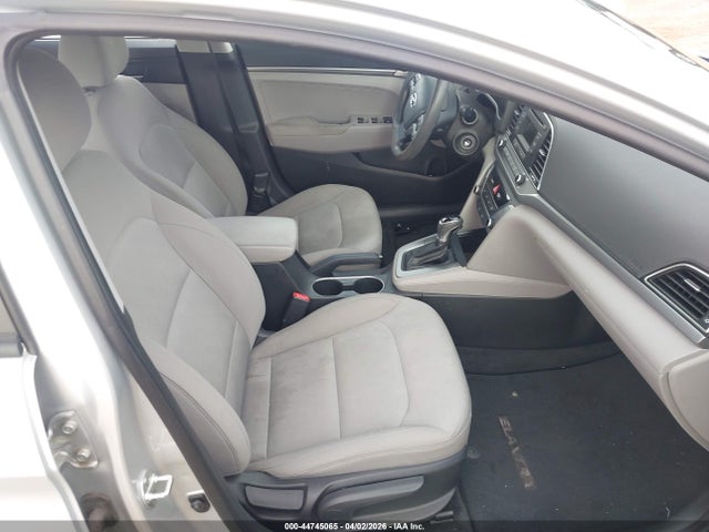 Продажа на аукционе авто 2018 Hyundai Elantra Se, vin: 5NPD74LF2JH281694, номер лота: 44745065