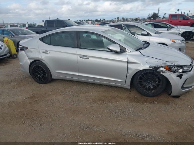 Продажа на аукционе авто 2018 Hyundai Elantra Se, vin: 5NPD74LF2JH281694, номер лота: 44745065