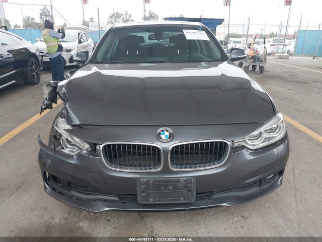 BMW 320i 2018 WBA8E1G55JNU90612 Image 12