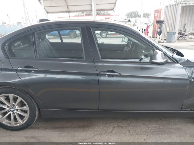 BMW 320i 2018 WBA8E1G55JNU90612 Image 13